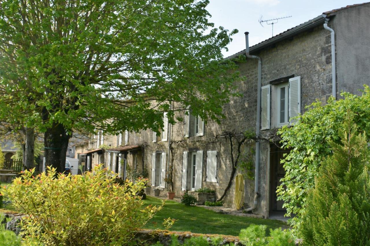 Les Noyers Aulnay Bed & Breakfast Aulnay  Exterior photo