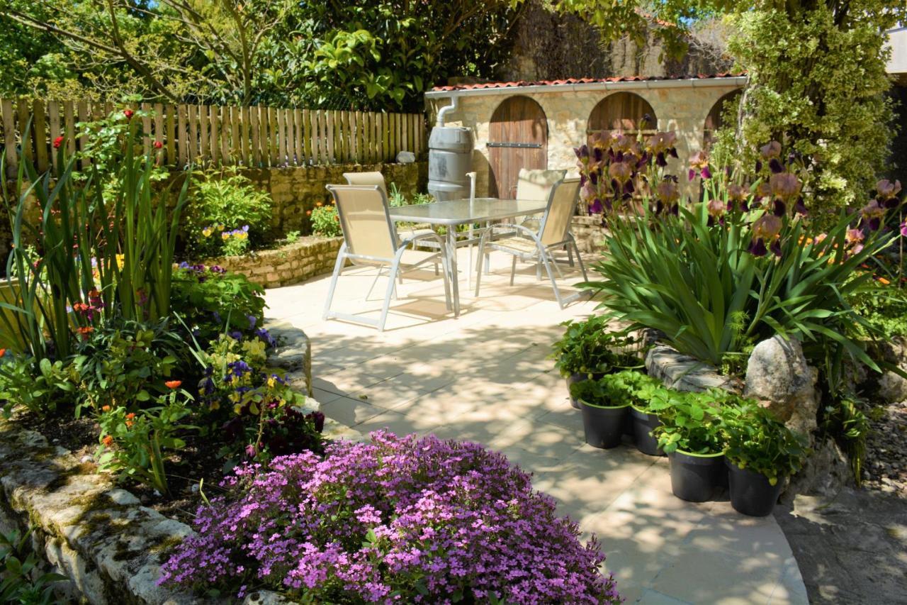 Les Noyers Aulnay Bed & Breakfast Aulnay  Exterior photo