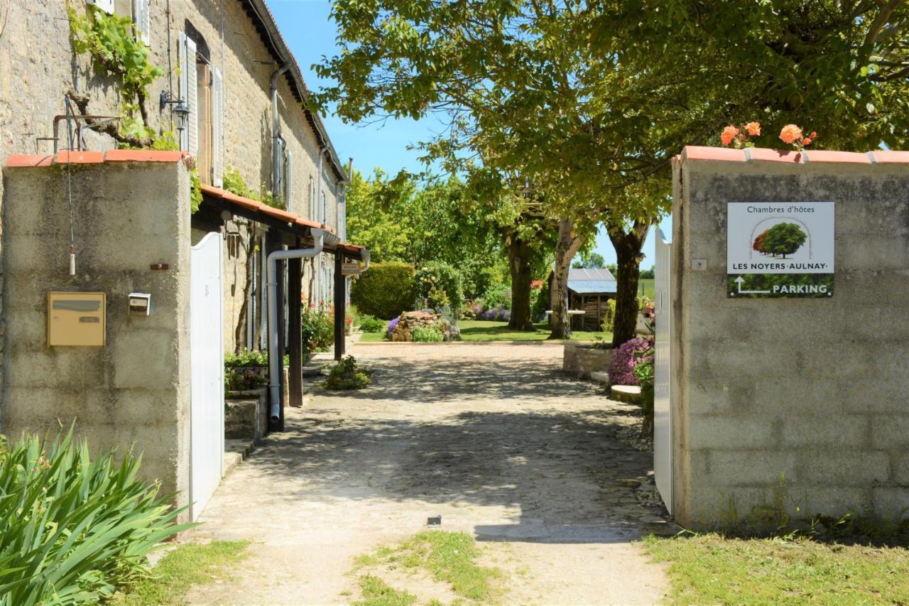 Les Noyers Aulnay Bed & Breakfast Aulnay  Exterior photo