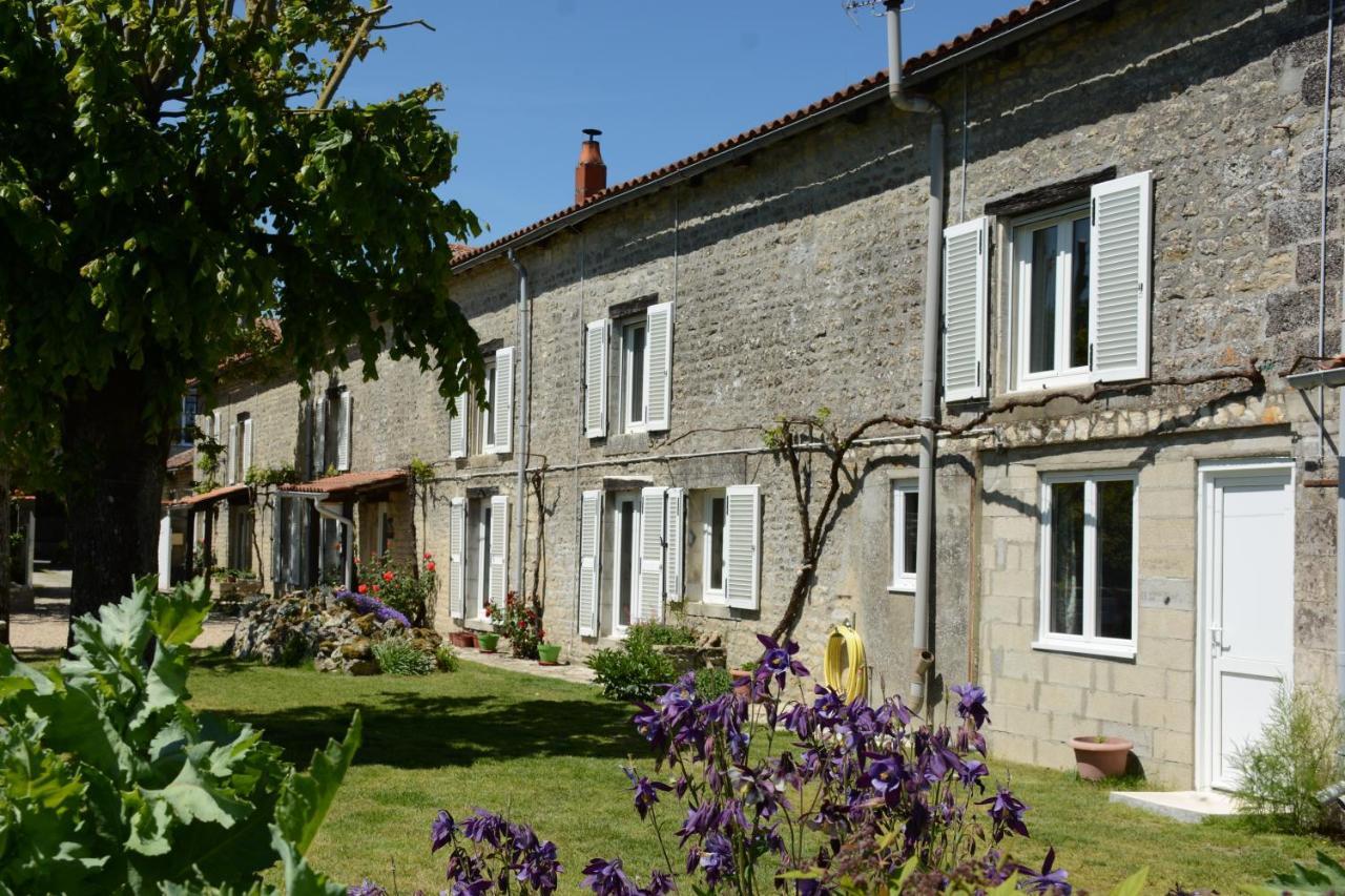 Les Noyers Aulnay Bed & Breakfast Aulnay  Exterior photo