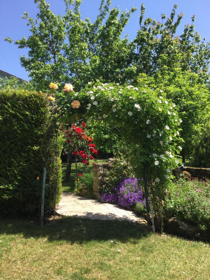 Les Noyers Aulnay Bed & Breakfast Aulnay  Exterior photo