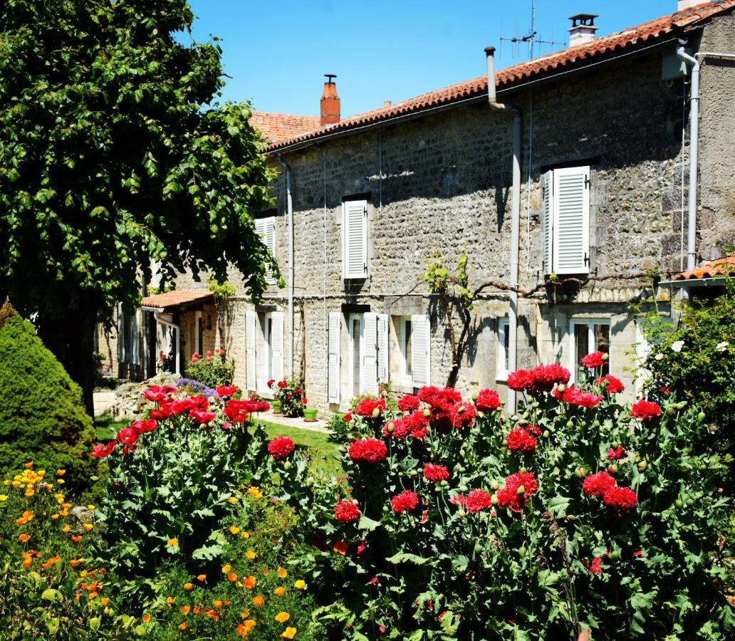 Les Noyers Aulnay Bed & Breakfast Aulnay  Exterior photo